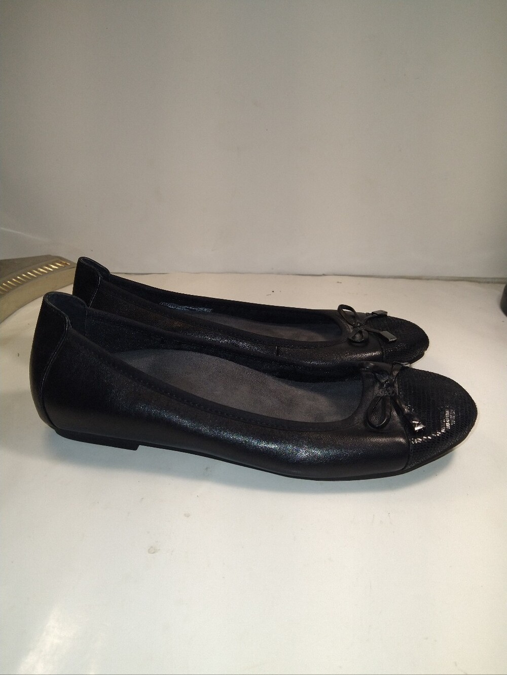 Vionic Minna Black Leather Comfort Ballet Flats Women's sz 8.5.